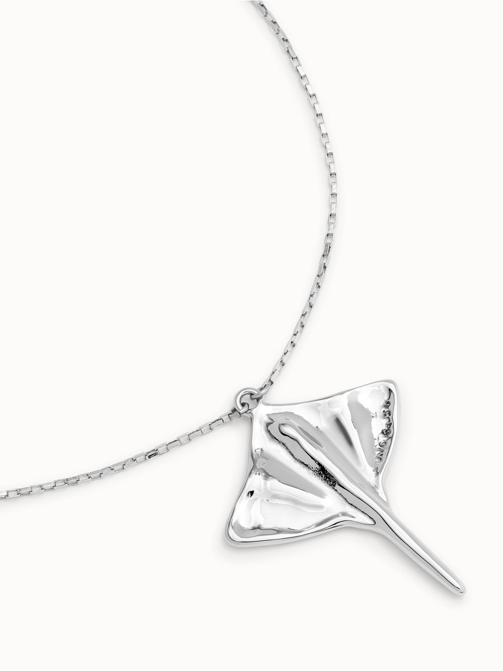 UNO de 50 Silver Manta Ray Pendant Necklace